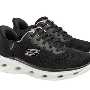 NEW Skechers Women's Glide Step Sneaker